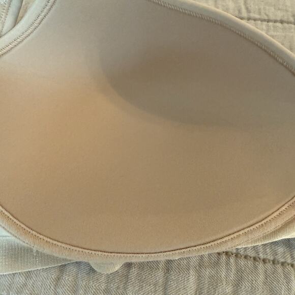 NWT Bali Women's 42D Comfort Revolution Wireless Tshirt Bra Beige Smooth Wicking - Picture 10 of 14